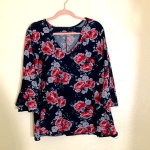 3️⃣✅2️⃣0️⃣ Navy floral Blouse 3X